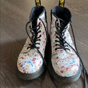Girl’s Dr. Martens floral print  boots size 1